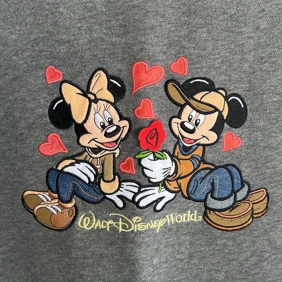 Vintage Disney World Mickey and Minnie Valentines Sweatshirt Size M - Picture 3 of 8